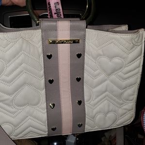 Betset Johnson Heart handled Satchel